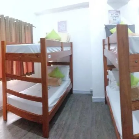V - Rooms Hostel (Adults Only)